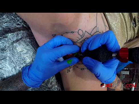 ❤️ E dashura jashtëzakonisht e bërë me tatuazhe, Sully Savage, bëri një tatuazh në klitorisin e saj ❤️❌ Pornografi cilësore në pornografi sq.nullscripts.top ❤